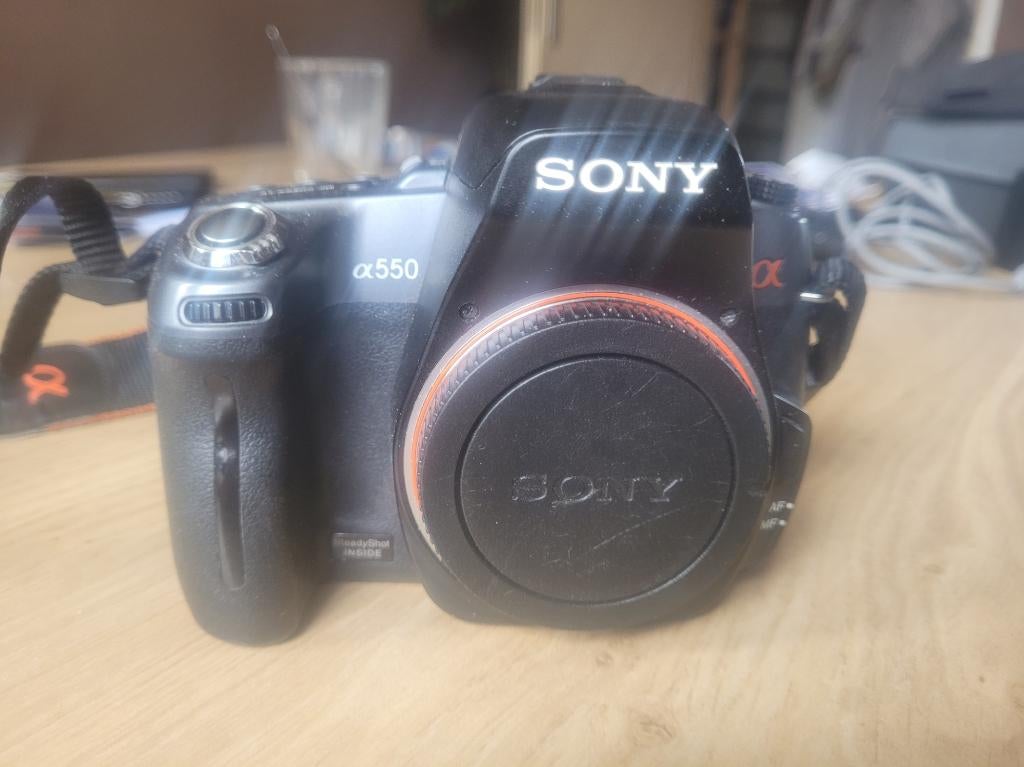 sony a550 met 2 lenzen, Gebruikt, Spiegelreflex, Ophalen of Verzenden, Sony