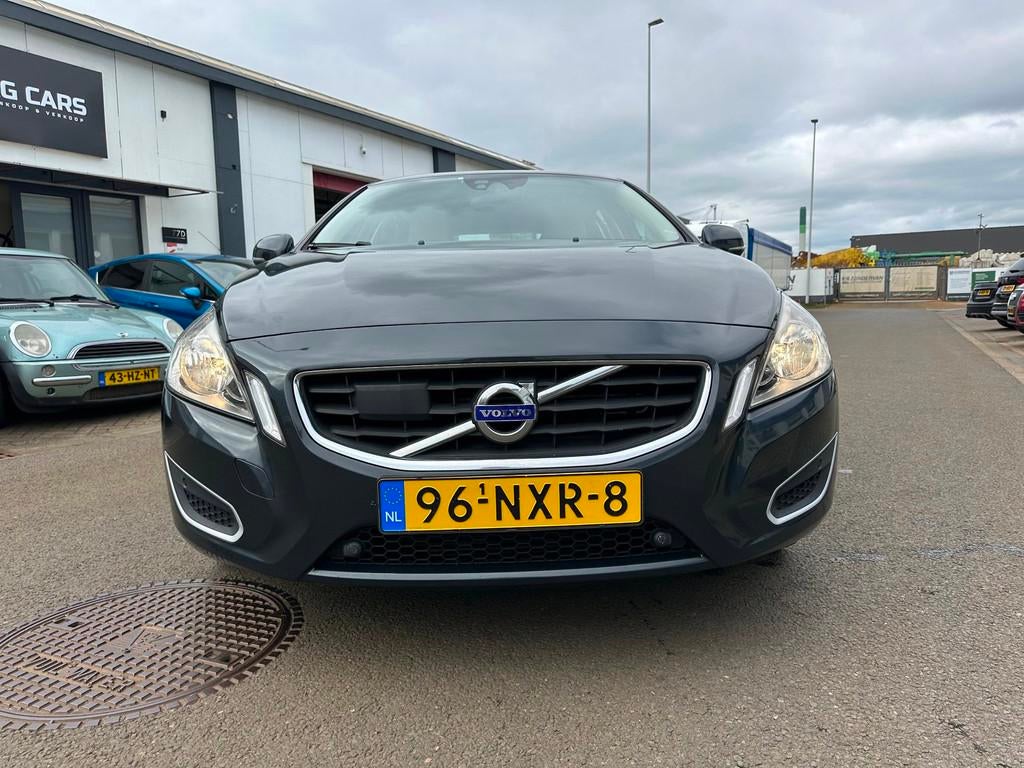 Volvo V60 2.0T Momentum|Driver Support|, Euro 5, 1502 kg, Leder en Stof, Origineel Nederlands