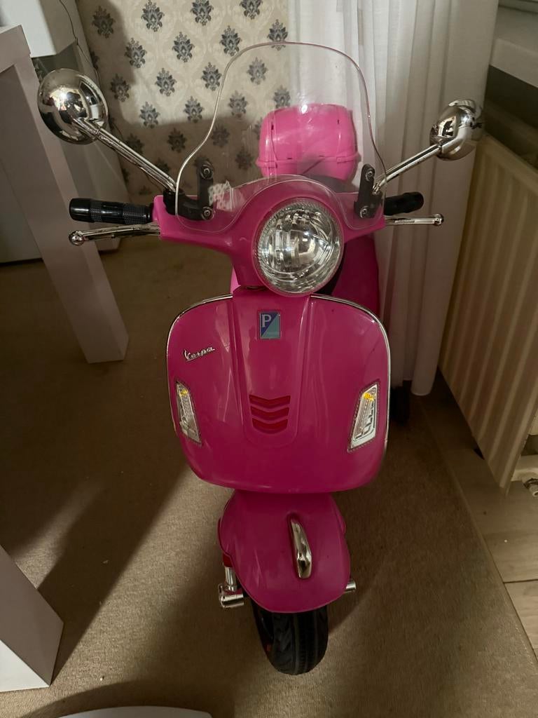 Roze Vespa kinderscooter, Ophalen of Verzenden, Gebruikt