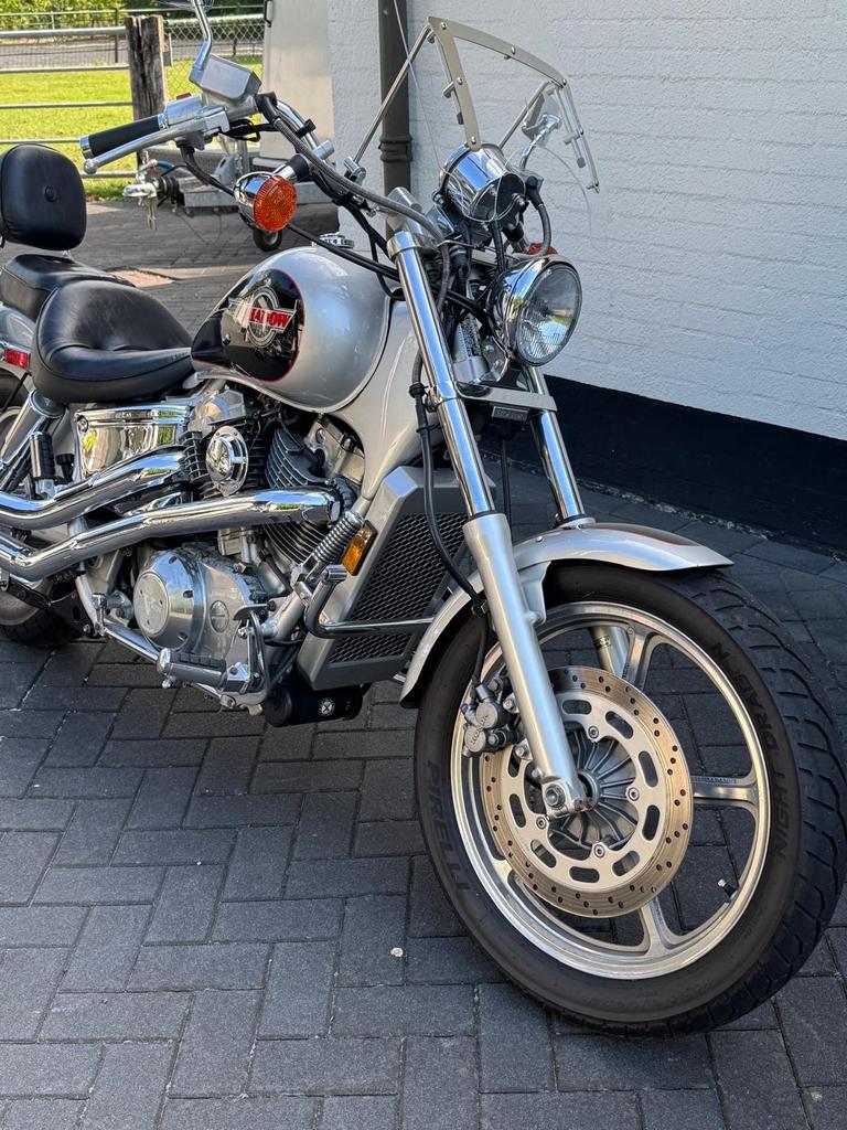 Honda Shadow VT1100 uit 1992 unieke kleur, Cardan-aandrijving, 2 cilinders, Particulier, Meer dan 35 kW