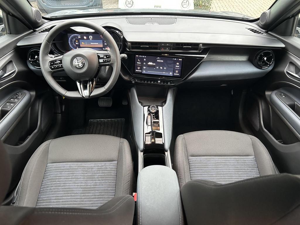 Alfa Romeo Junior 1.2 Turbo 145pk Hybrid Ibrida | Apple carp, Stof, Euro 6, 1199 cc, 620 kg
