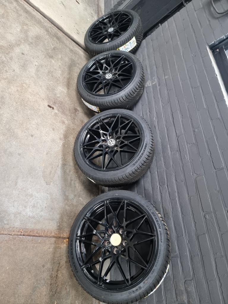 Lichtmetalen velgen met nieuwe allseason banden, Auto-onderdelen, Banden en Velgen, 18 inch, Banden en Velgen, Ophalen of Verzenden