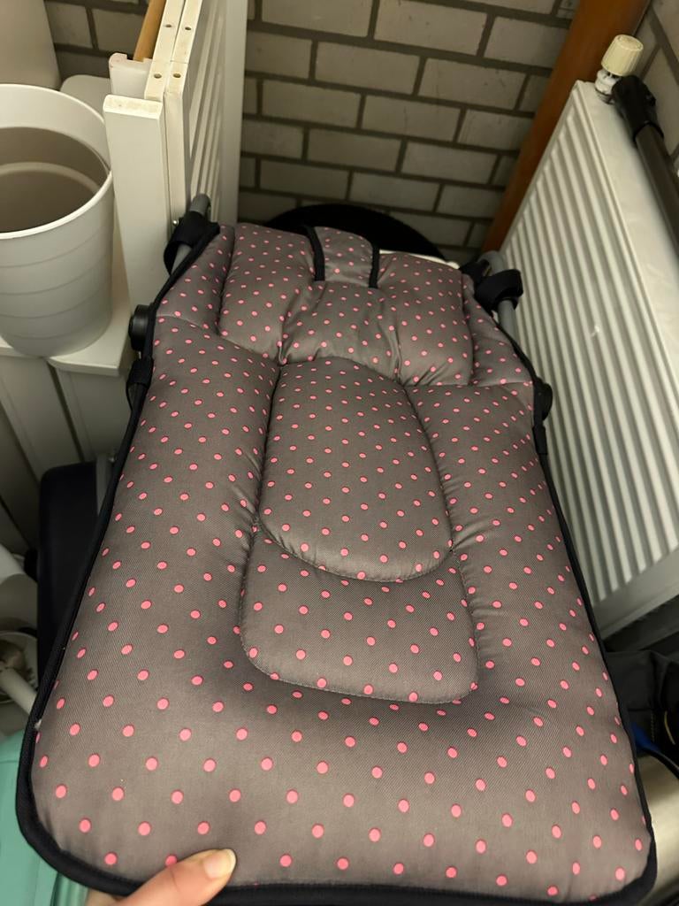 Grijze kinderstoelverkleiner met roze stippen, Ophalen of Verzenden, Gebruikt, Overige typen, Gordel(s)