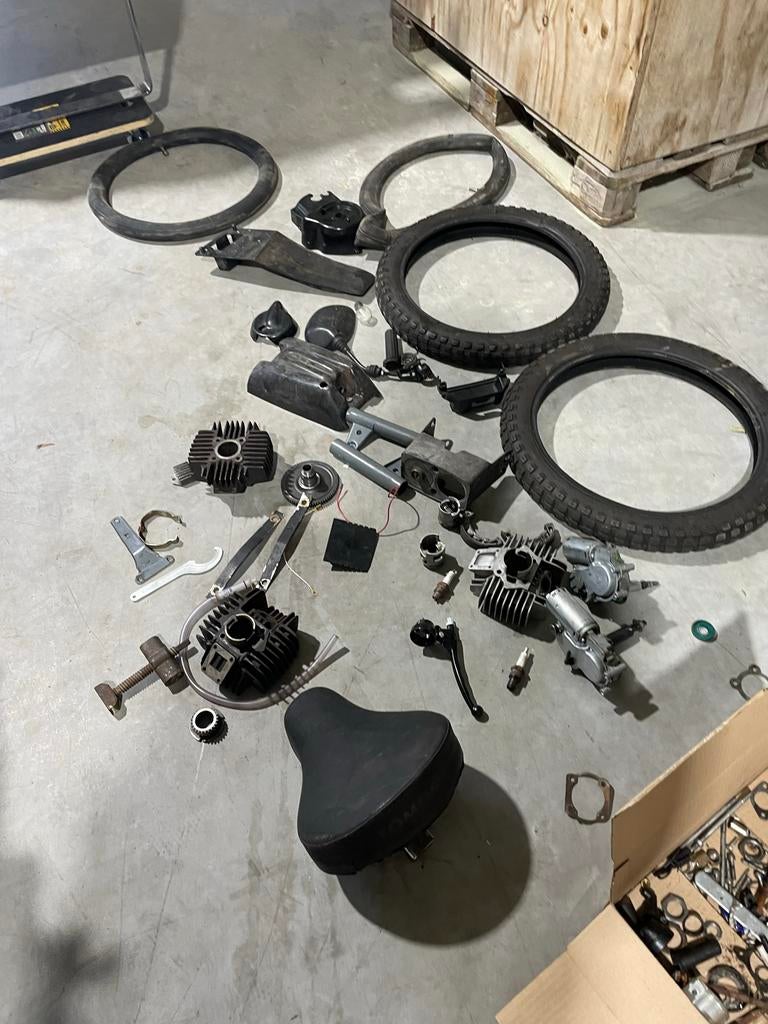 Tomos onderdelen schuurvonst, Fietsen en Brommers, Ophalen of Verzenden, Gebruikt, Overige typen, Tomos