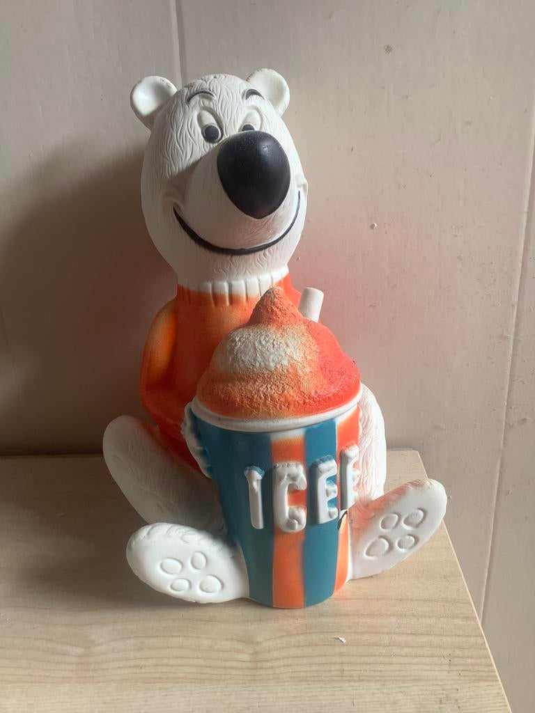 Vintage spaarpot ijsbeer met ICEE drankje, Ophalen of Verzenden, Gebruikt, Kunststof, Dier