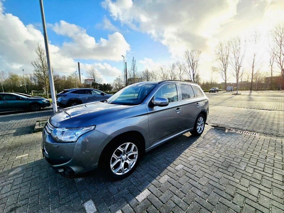 Mitsubishi Outlander 2.0 Phev 203pk 4WD CVT 5P instyle navi+, Outlander, Zwart, 4 cilinders, SUV of Terreinwagen