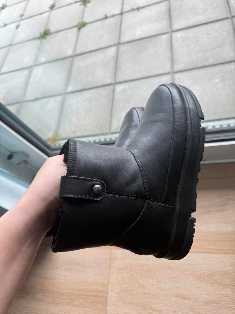 Ugg - Classic weather mini zwart/black maat 37, Meisje, Ophalen of Verzenden, Laarzen, Zo goed als nieuw