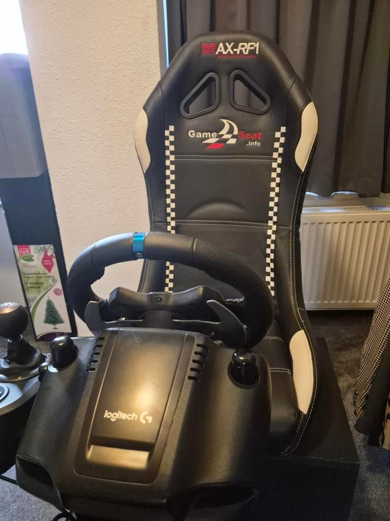 Playseat met Logitech G29 stuur en shifter, Ophalen, 1 speler, Racen en Vliegen, Zo goed als nieuw