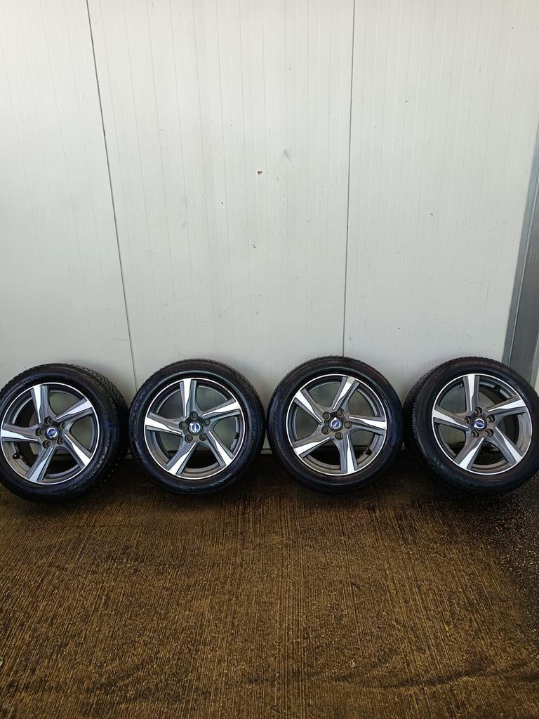 Wielen Volvo V40, Ophalen