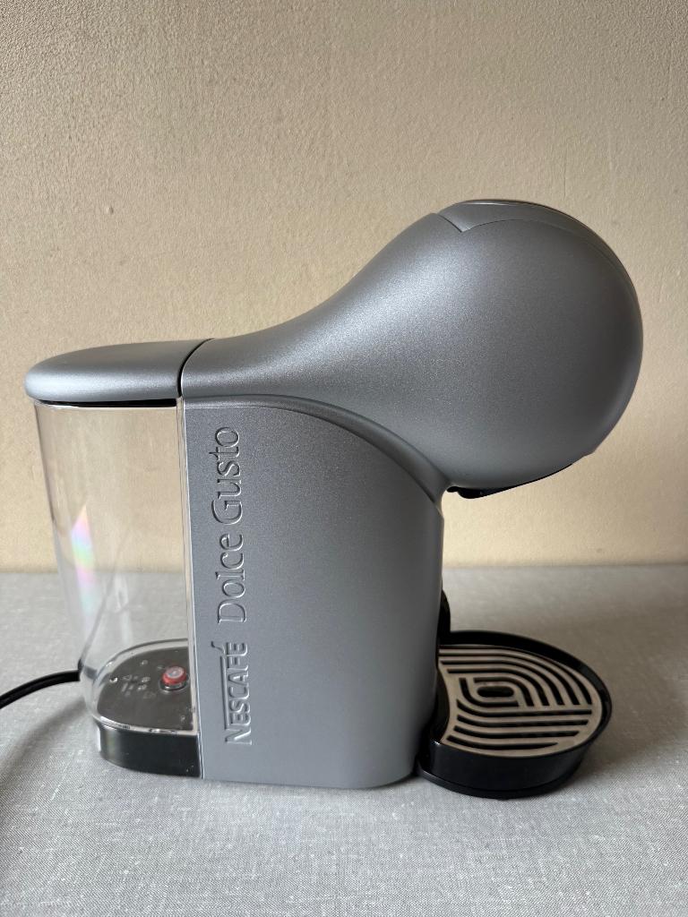 Z.G.A.N.  Krups Dolce Gusto Genio S Touch KP440E Zilver, Koffiemachine, Ophalen of Verzenden, Zo goed als nieuw, 2 tot 4 kopjes