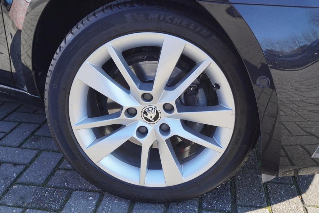 Skoda Octavia Combi 1.5 TSI Greentech Style Business / Trekh, Auto's, Stof, 4 cilinders, 150 pk, Zwart