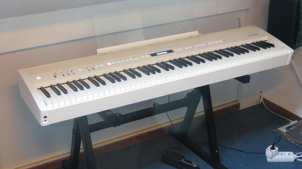 Roland FP-60X digitale piano wit, Muziek en Instrumenten, Ophalen, Wit, Digitaal, Zo goed als nieuw