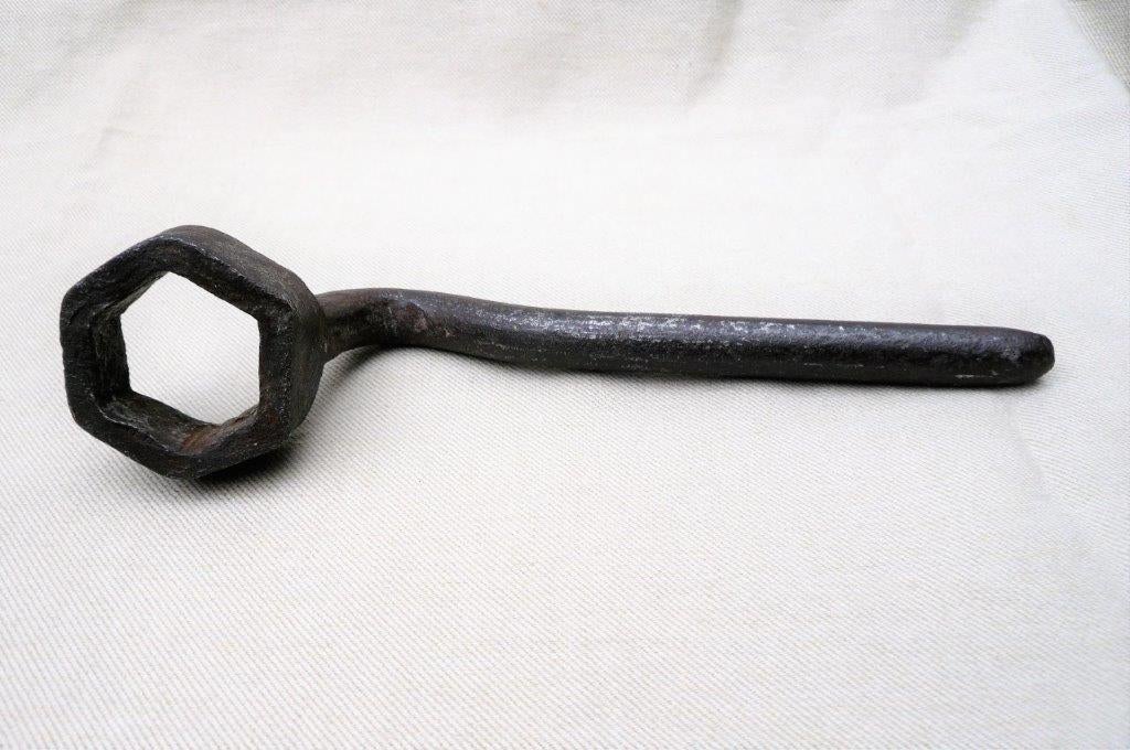 oude zelfmaak moersleutel inwendige diameter 42 mm., Ophalen of Verzenden