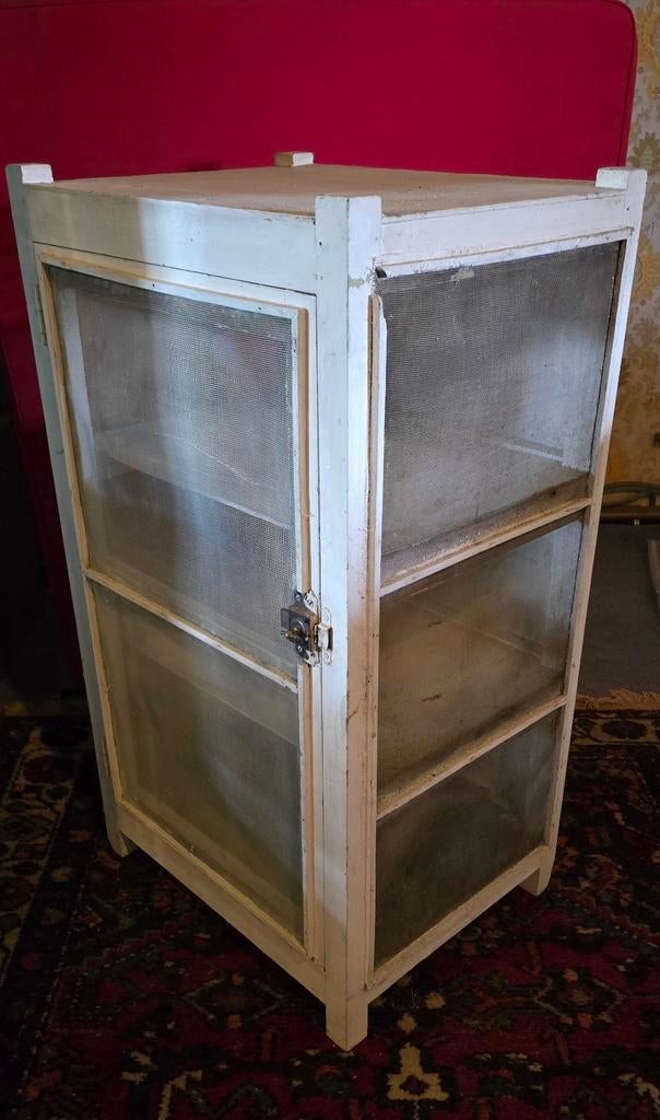 Oude Franse vliegenkast groot met plankjes, Ophalen of Verzenden