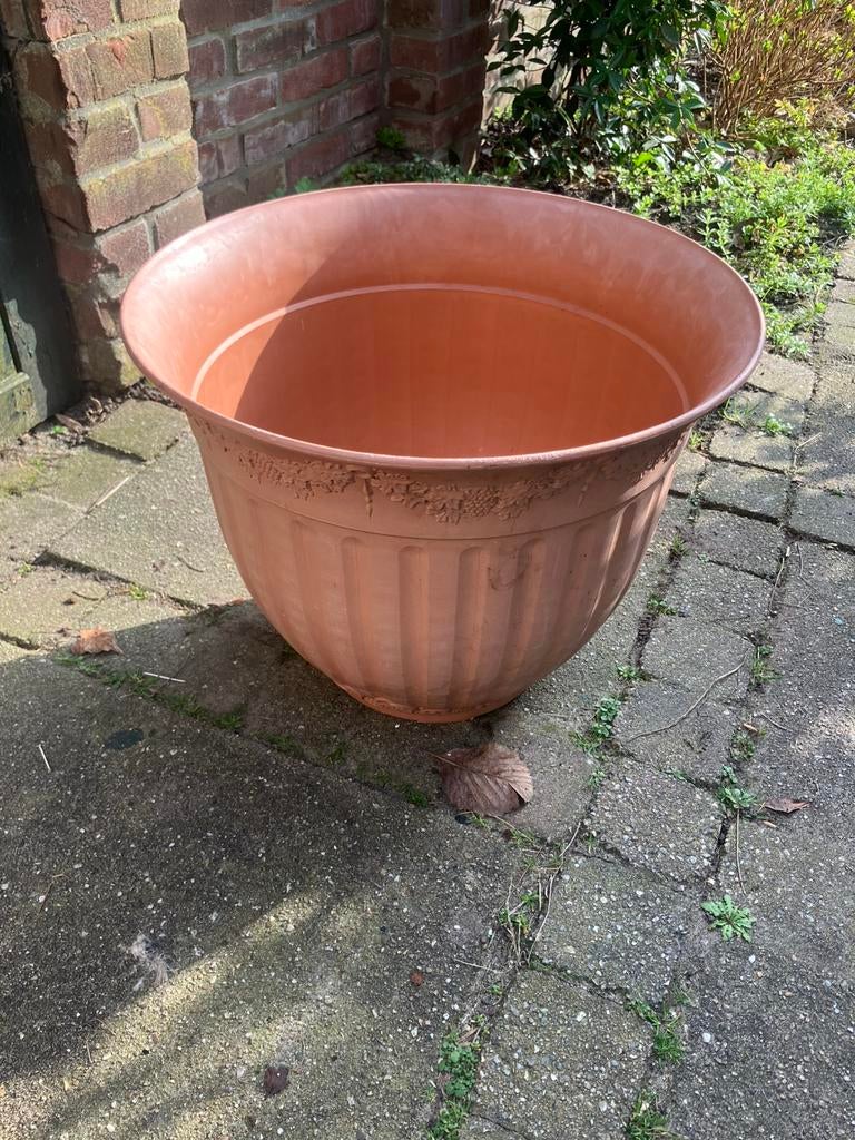 Bloempot, kunsstof, met sierrand. 44,5cm hoog, Ophalen, Kunststof, Gebruikt, Minder dan 60 cm