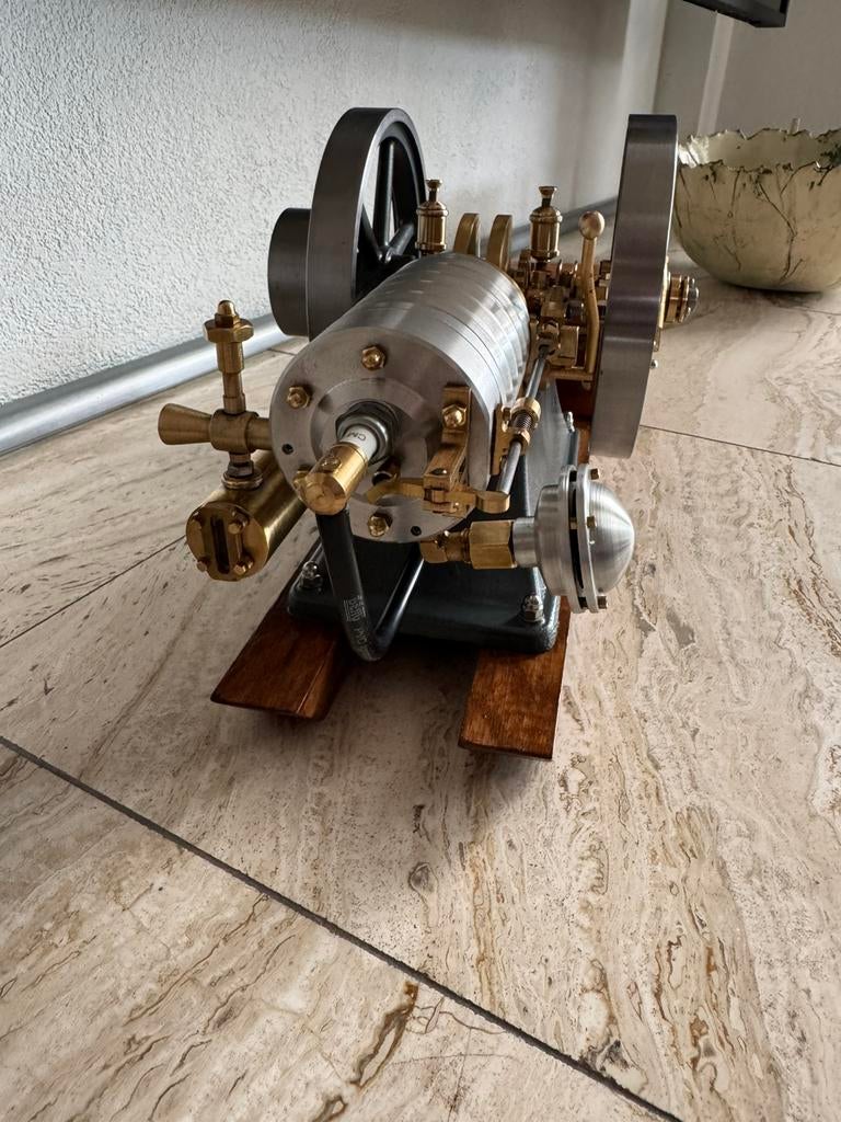 Hit and miss motor karl, Ophalen, Zo goed als nieuw, Groter dan 1:32