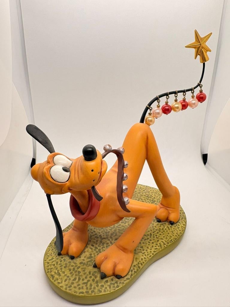 WDCC beeldje – Pluto Helps Decorate, Ophalen, Zo goed als nieuw