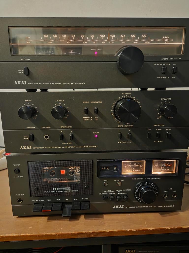 Tuner radio akai model at-2250l vintage 70's
