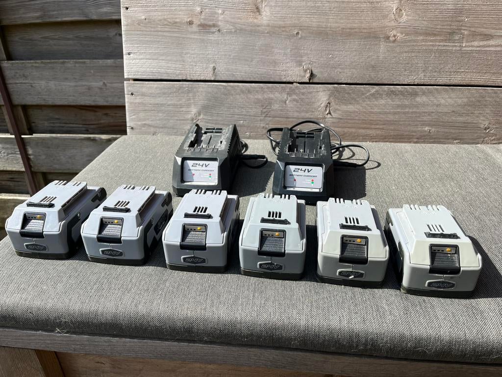 Stiga Accu’s + laders, Ophalen of Verzenden, Gebruikt, Accu