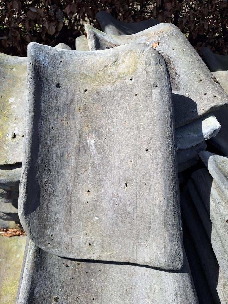 Oude holle dakpannen. Grijs gesmoord. 450 stuks, Doe-het-zelf en Verbouw, Dakpannen en Dakbedekking, Ophalen, Gebruikt, Steen of Klei