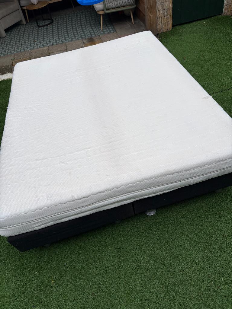 Bed 160x200 (2x80 onderstel met matras) - gebruikt, Ophalen, Gebruikt, Zwart, Tweepersoons