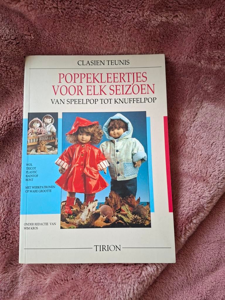 Poppenkleertjes voor elk seizoen - Speelpop tot knuffelpop, Hobby en Vrije tijd, Kledingpatronen, Overige merken, Kind, Ophalen of Verzenden