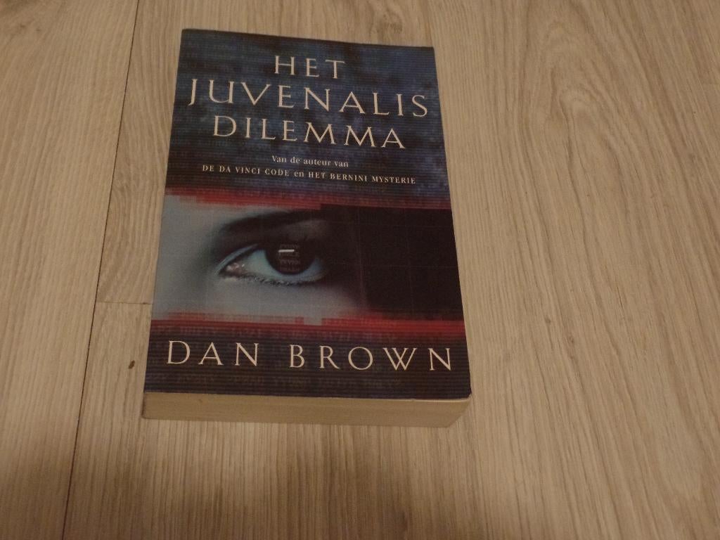 Dan Brown Het Juvenalis Dilemma, Ophalen of Verzenden, Zo goed als nieuw, Dan Brown, Amerika