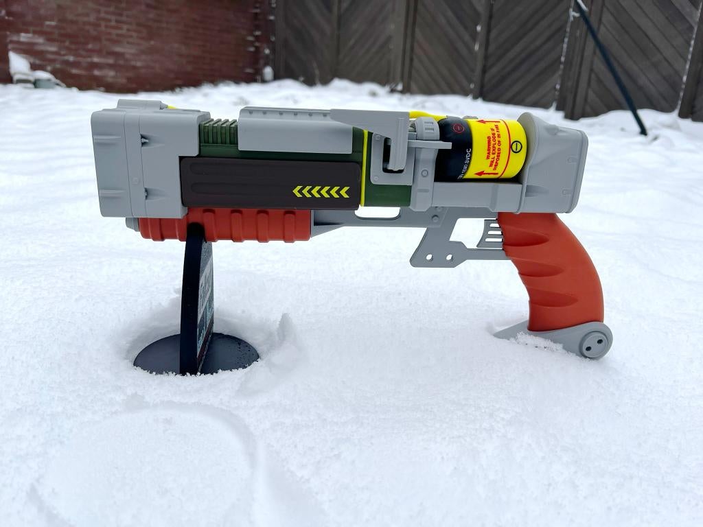 Fallout AER9 laser gun (Blaster)   tv-serie prop, Verzamelen, Ophalen of Verzenden, Nieuw, Tv, Beeldje, Replica of Model