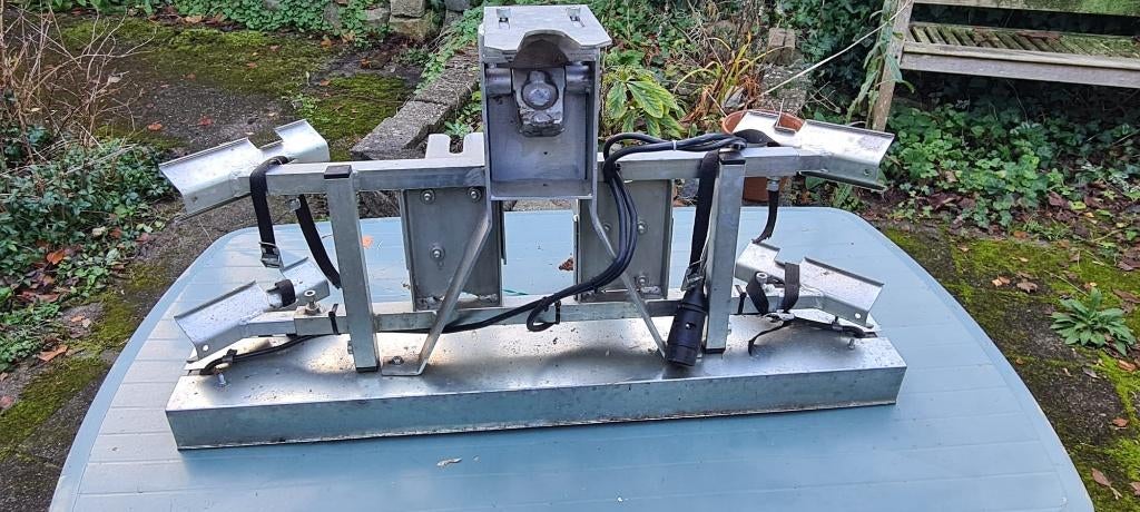 fietsdrager op trerkhaak, Ophalen, 2 fietsen, Zo goed als nieuw, Trekhaakdrager