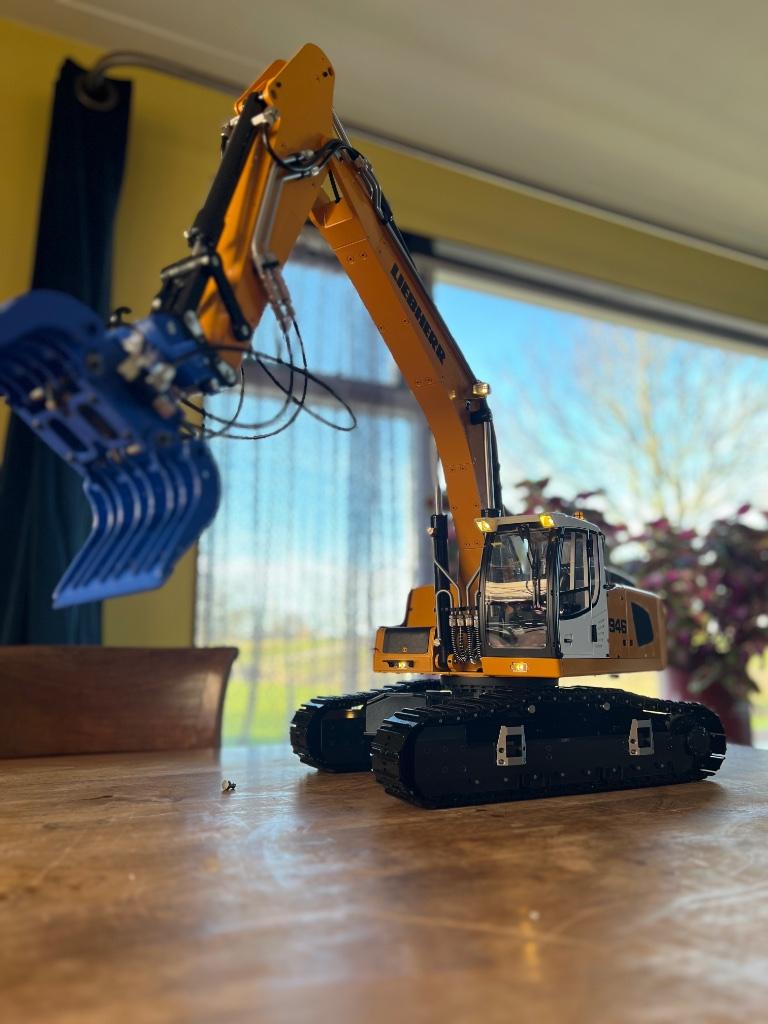 RC 1/14 RTR Liebherr R946 Graafmachine Kraan MT LESU Tamiya, Hobby en Vrije tijd, Ophalen of Verzenden, Nieuw