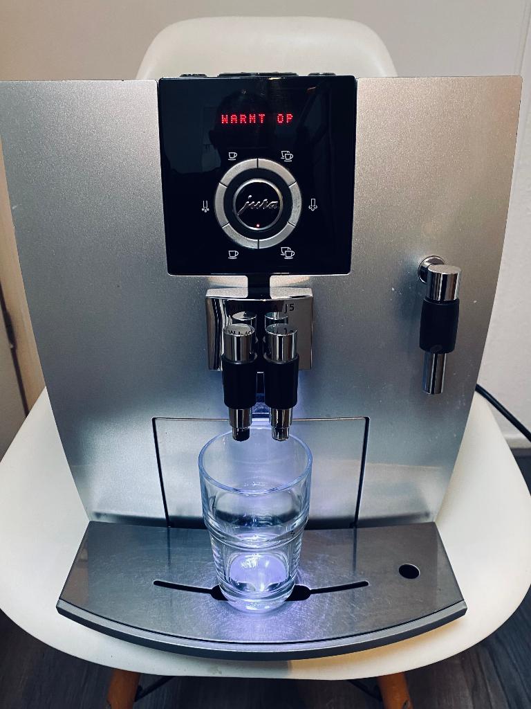 Prachtige Jura J5 met een premium servicebeurt., Ophalen, 10 kopjes of meer, Koffiemachine, Zo goed als nieuw