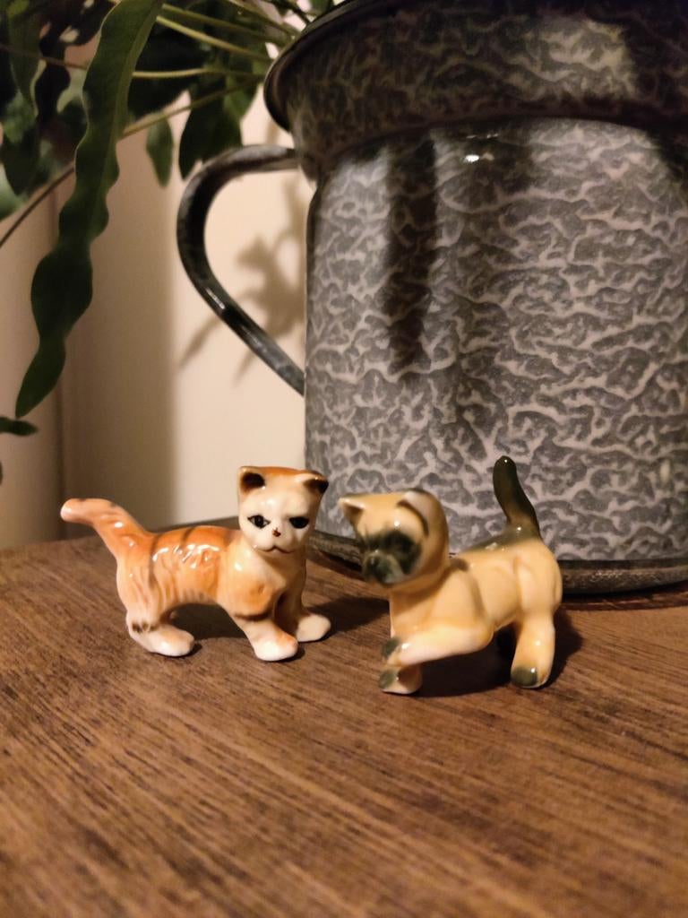 Twee schattige jaren 80 poezenbeeldjes, Ophalen, Zo goed als nieuw, Hond of Kat, Beeldje of Figuurtje