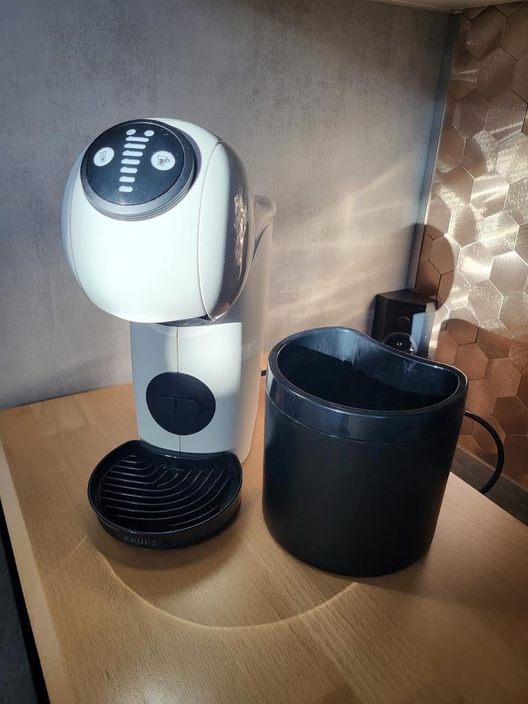 NESCAFÉ Dolce Gusto Genio S KP2431 wit, Witgoed en Apparatuur, Koffiezetapparaten, Ophalen, Gebruikt, Koffiemachine, 1 kopje
