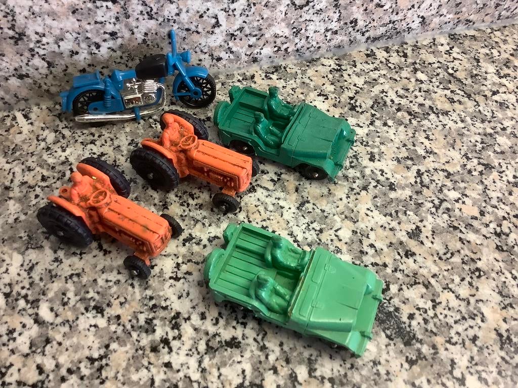 Aantal oude plastic schaalmodellen jeep,tractor en motor, Antiek en Kunst, Antiek | Speelgoed, Ophalen of Verzenden
