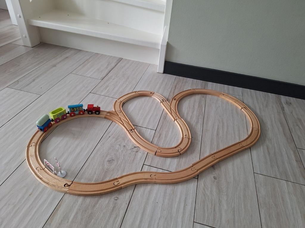 Houten treinbaan met treintje en wagonnetjes, Ophalen of Verzenden, Zo goed als nieuw