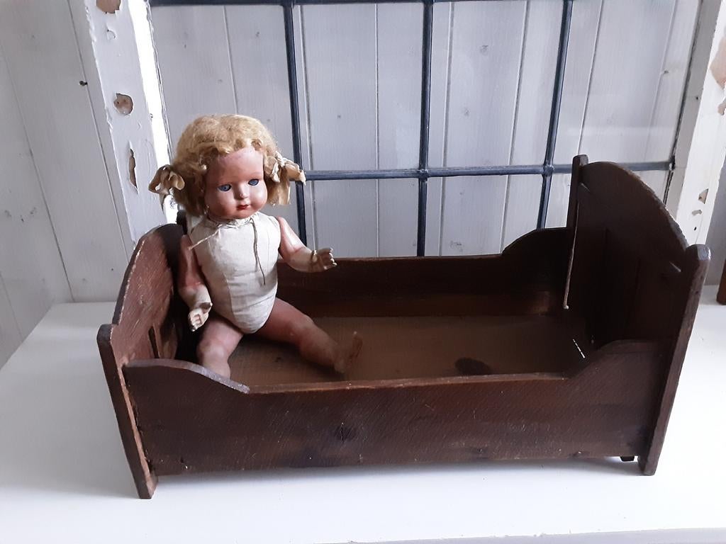 Oud brocante poppenbedje, Ophalen