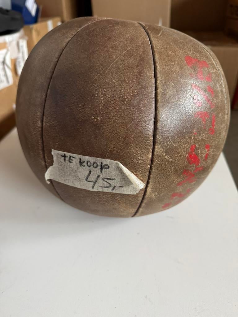 Vintage lederen medicine bal, Ophalen, Zo goed als nieuw