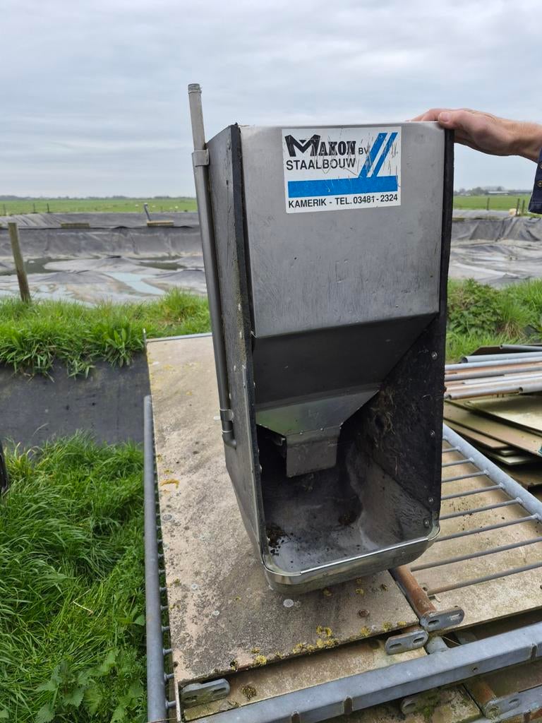 Voerbakken Vleesvarkens stalinrichting, Dieren en Toebehoren
