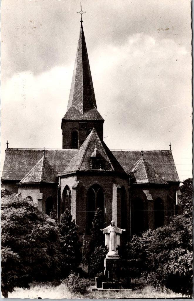 Beek - R.K. Kerk met H. Hart Beeld (1961), Verzenden, 1960 tot 1980, Gelopen, Gelderland