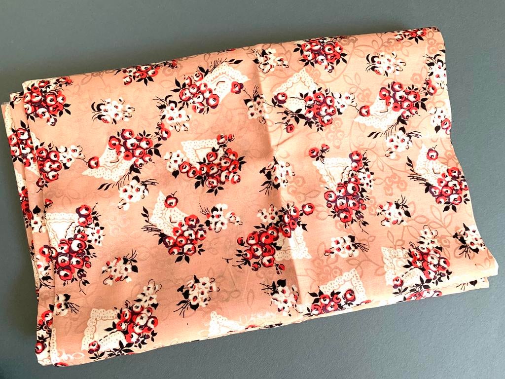 Zijde 115 cm x 110 cm, Hobby en Vrije tijd, Stoffen en Lappen, 120 cm of meer, Ophalen of Verzenden, Roze, Satijn of Zijde