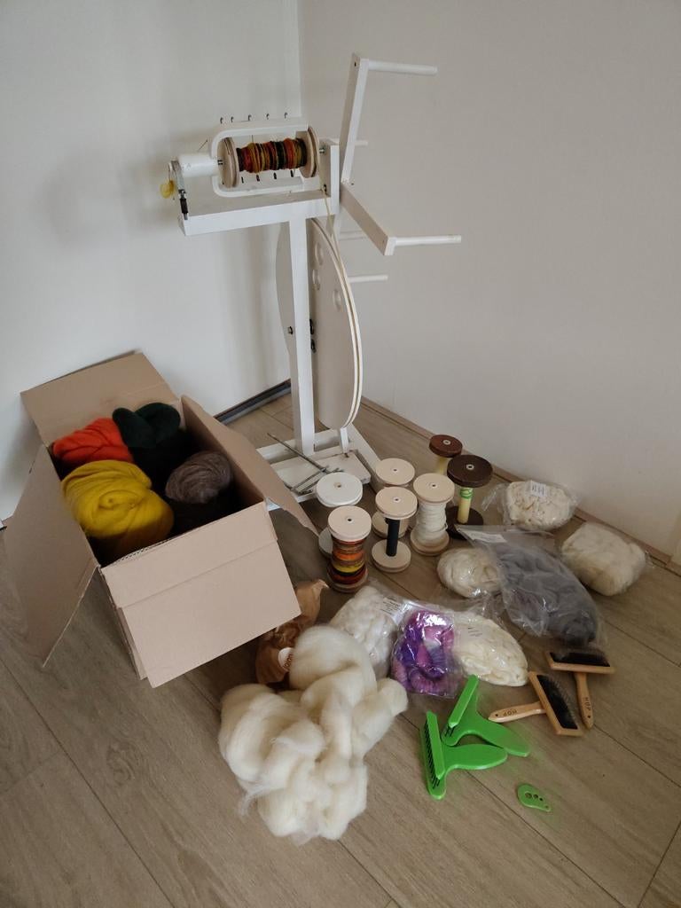 Spinnewiel met voorraad materiaal, Ophalen, Gebruikt, Spinnewiel