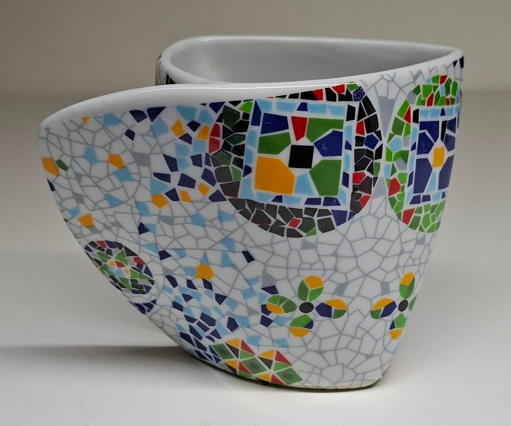 ANTONI GAUDI Kopje., Verzamelen, Ophalen of Verzenden, Zo goed als nieuw, Porselein, Kop en/of schotel