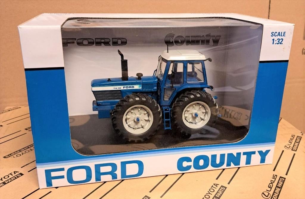 Ford COUNTY 1884 TW30 Tractor Universal Hobbies UH 1:32 New, Ophalen of Verzenden, Nieuw, Tractor of Landbouw, Universal Hobbies