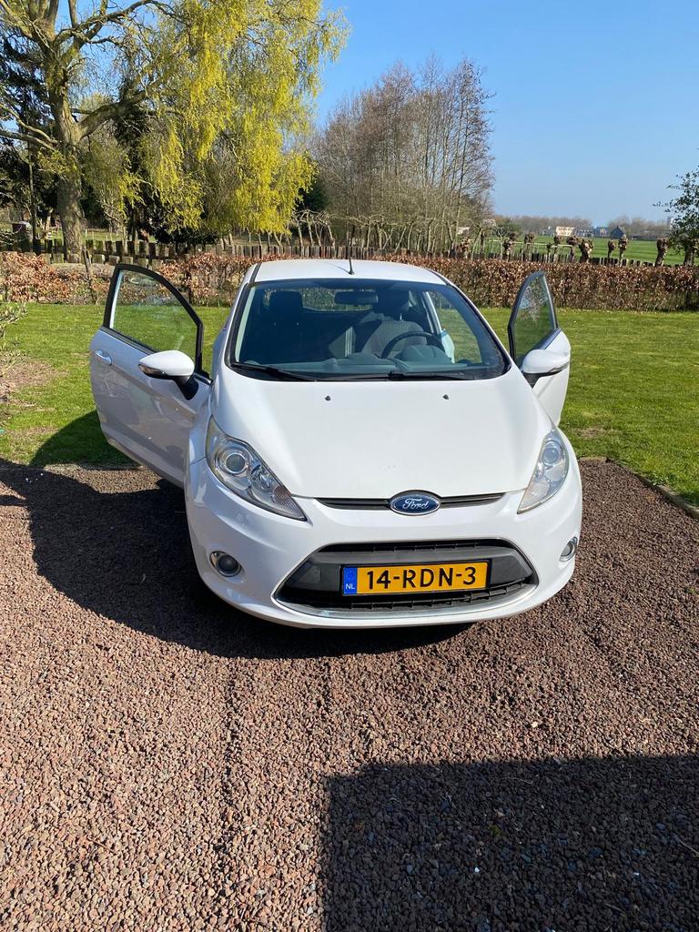 Ford fiesta, 1.2  . diamond white, Voorwielaandrijving, Stof, Wit, Grijs
