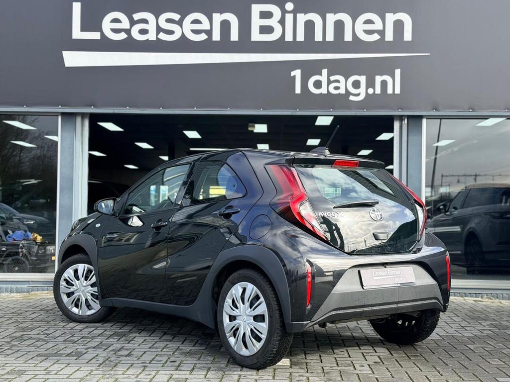 Toyota Aygo X 1.0 VVT-i S-CVT first Automaat|Carplay|Camera, Stof, Gebruikt, 4 stoelen, Zwart
