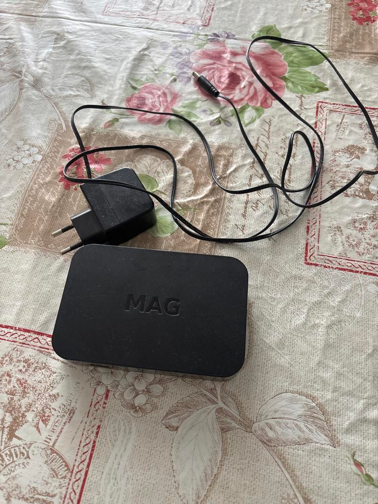 MAG256 IPTV Box met adapter - Model MAG256 2.1-CVB-00, Ophalen of Verzenden, Gebruikt, Zonder harde schijf