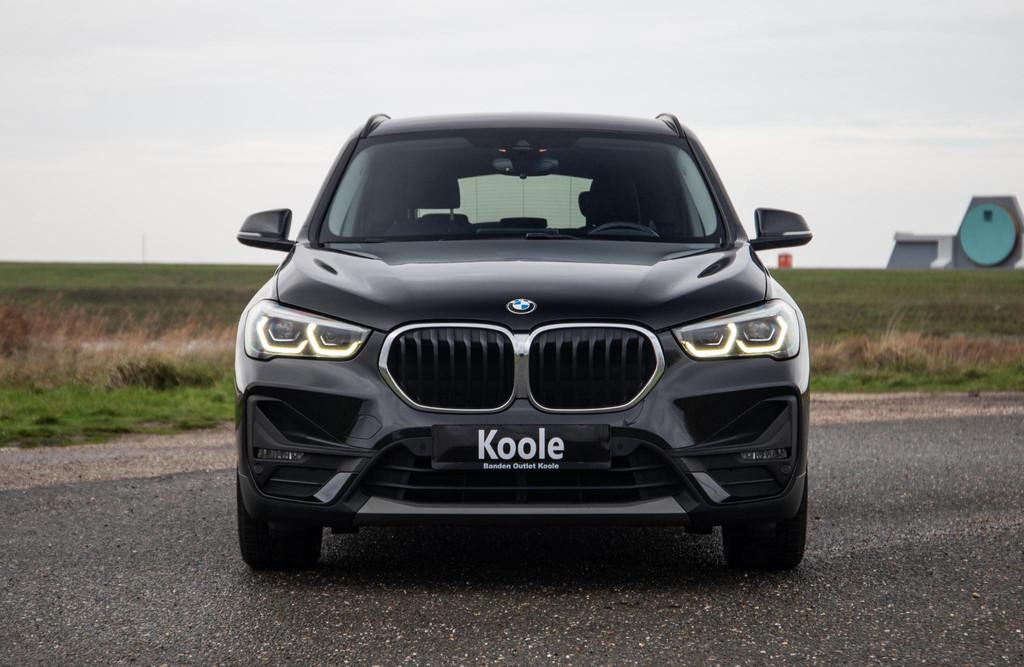 BMW X1 xDrive25e Executive CAMERA / CARPLAY / HEAD UP DISPLA, Gebruikt, Lichtsensor, Zwart, Vierwielaandrijving