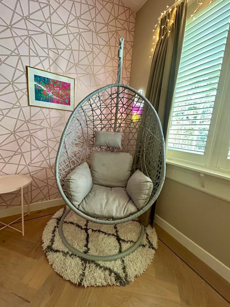 Luxe ei hangstoel grijs staal & gevlochten kunststof, Huis en Inrichting, Stoelen, Ophalen, Kunststof, Zo goed als nieuw, Eén