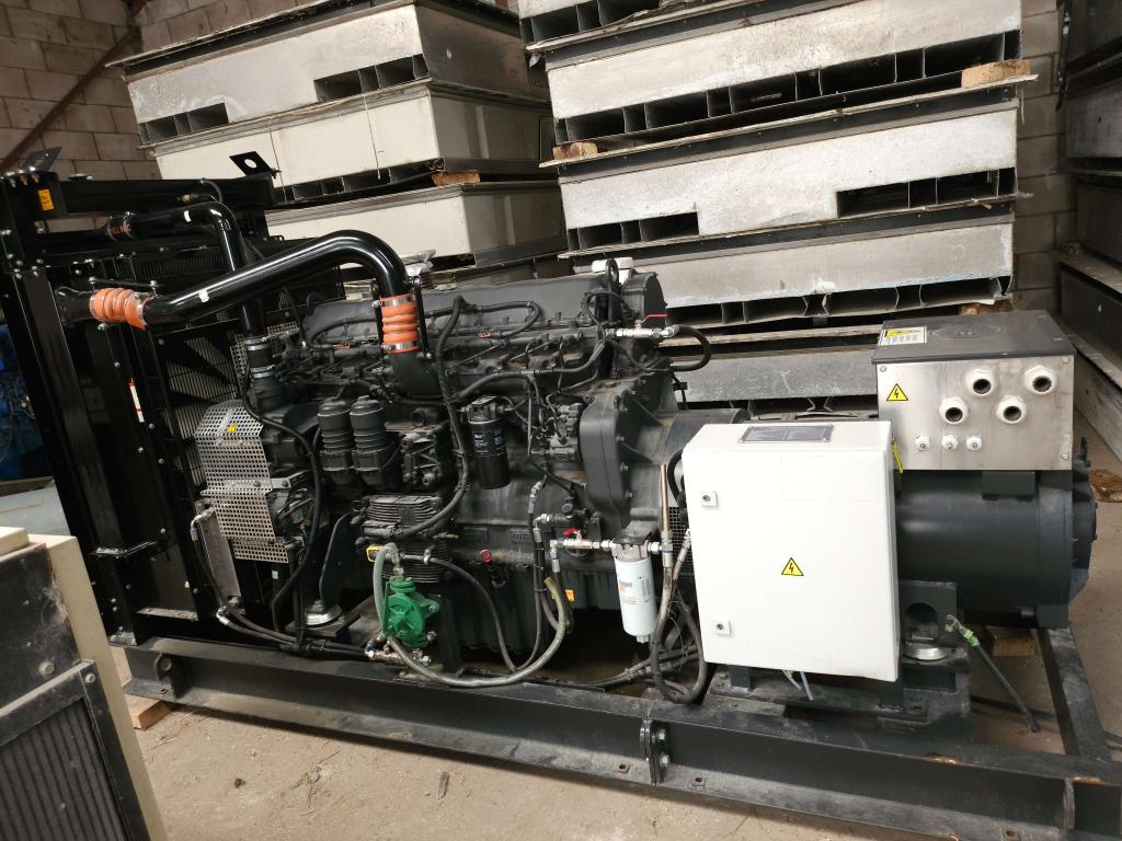 300 kVA MTU Diesel Aggregaat Marelli generator, Elektrisch startend, Dieselolie, Niet ingevuld, Zo goed als nieuw