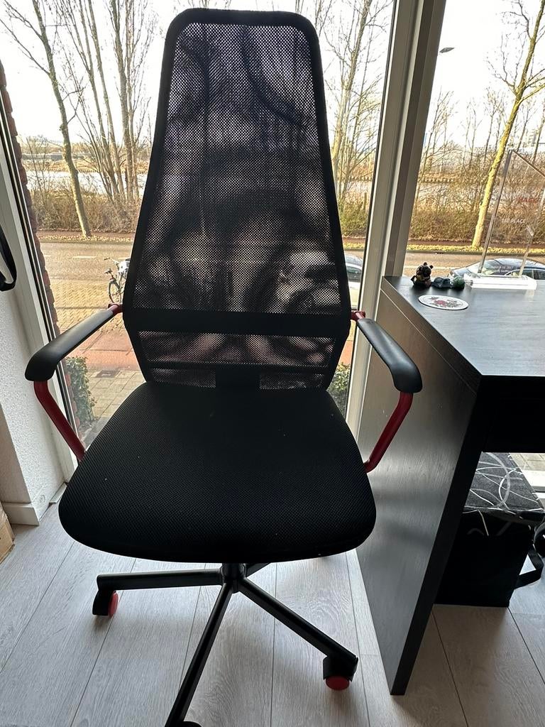Chair and table, Ophalen, Zo goed als nieuw, Zwart